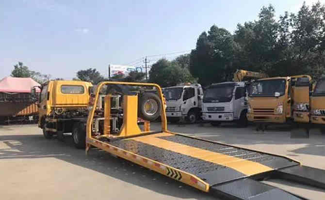 万载汽车中途维修案例